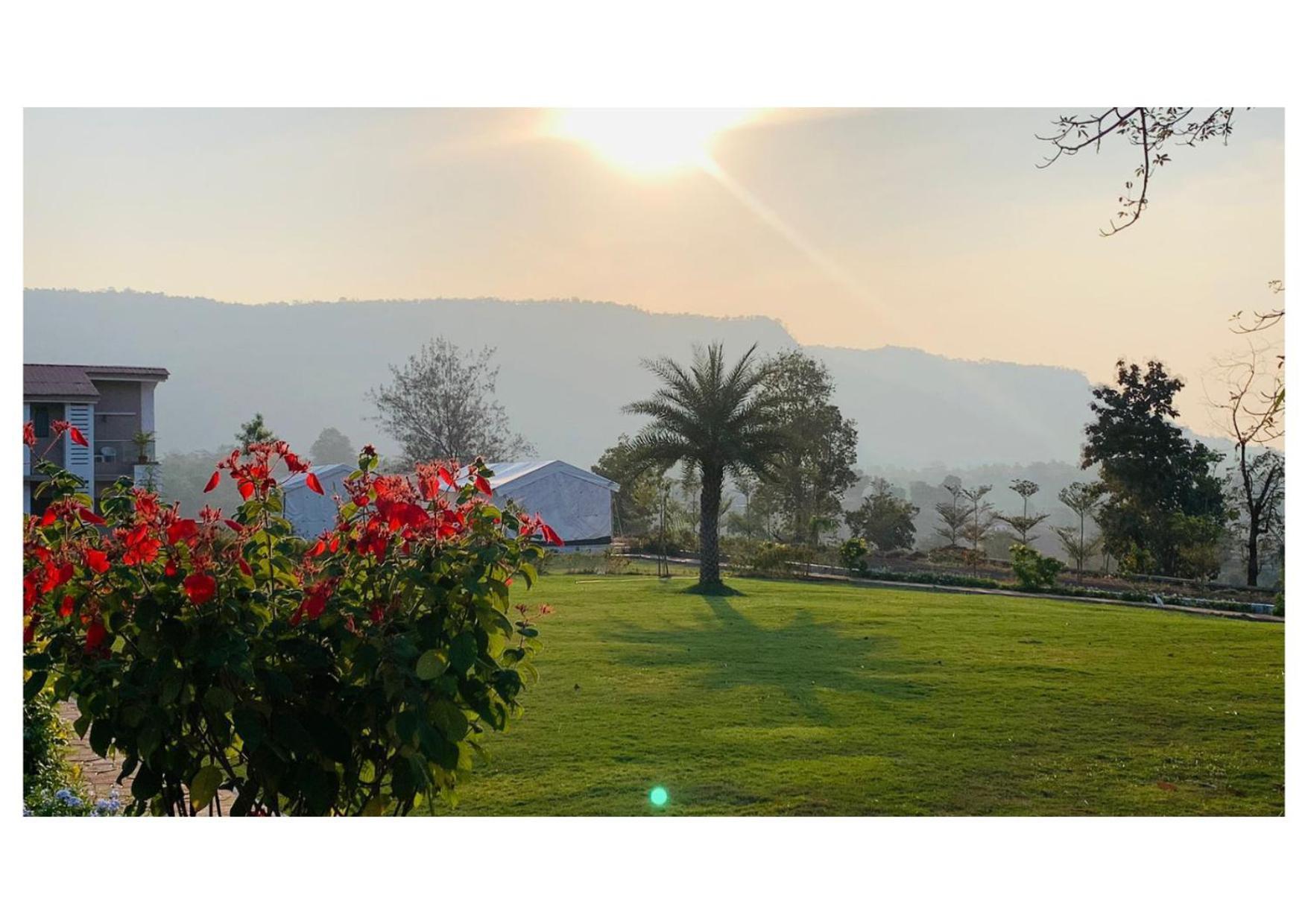 Katha Villa 63 - Luxury Holiday Home Karjat Dış mekan fotoğraf