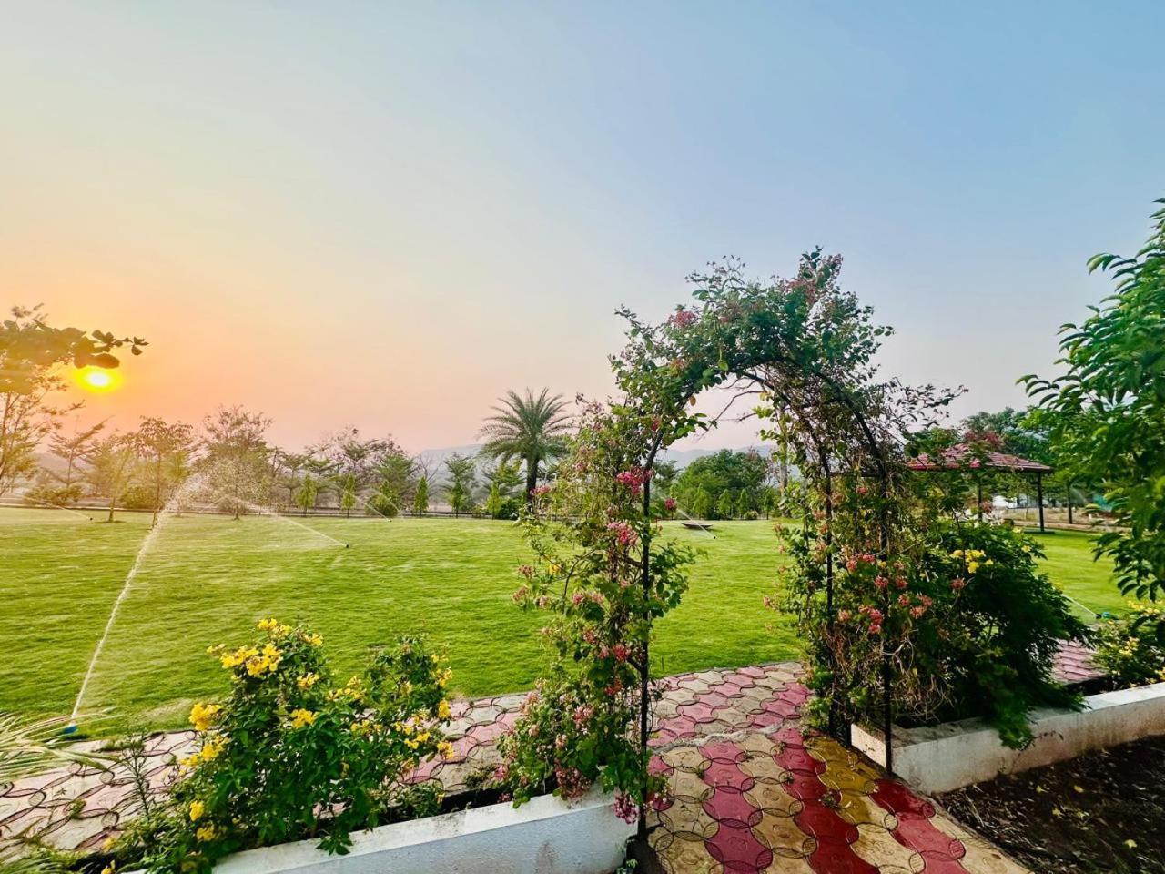 Katha Villa 63 - Luxury Holiday Home Karjat Dış mekan fotoğraf